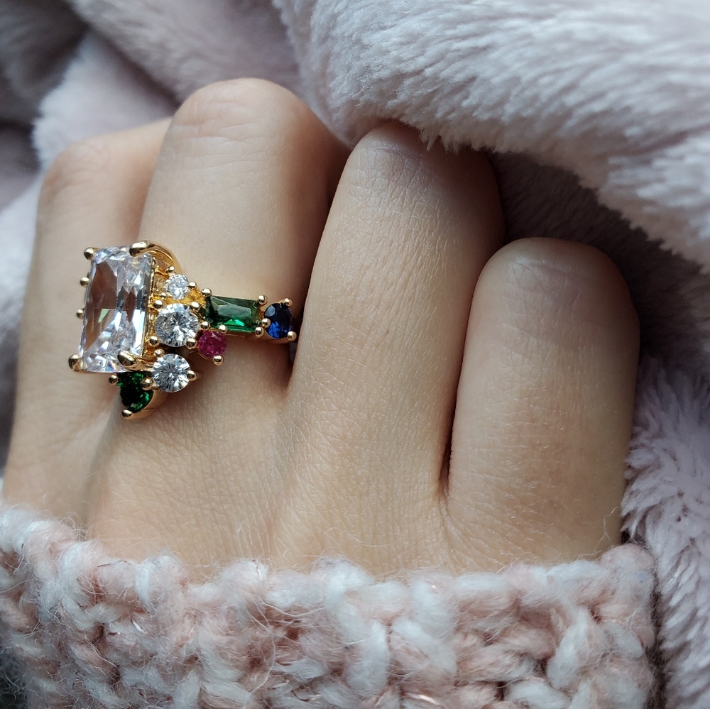 NWT Gorgeous Emerald Cut White Sapphire Ring - Picture 10 of 12